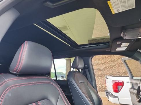 Used 2022 Ford Expedition Limited RWD image 12