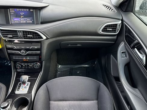 Used 2017 INFINITI QX30 image 29
