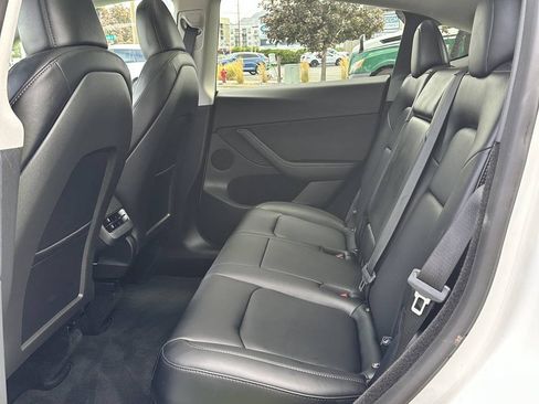 Used 2025 Tesla Model Y Long Range AWD/4WD image 19