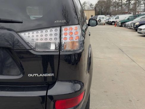 Used 2013 Mitsubishi Outlander SE image 19