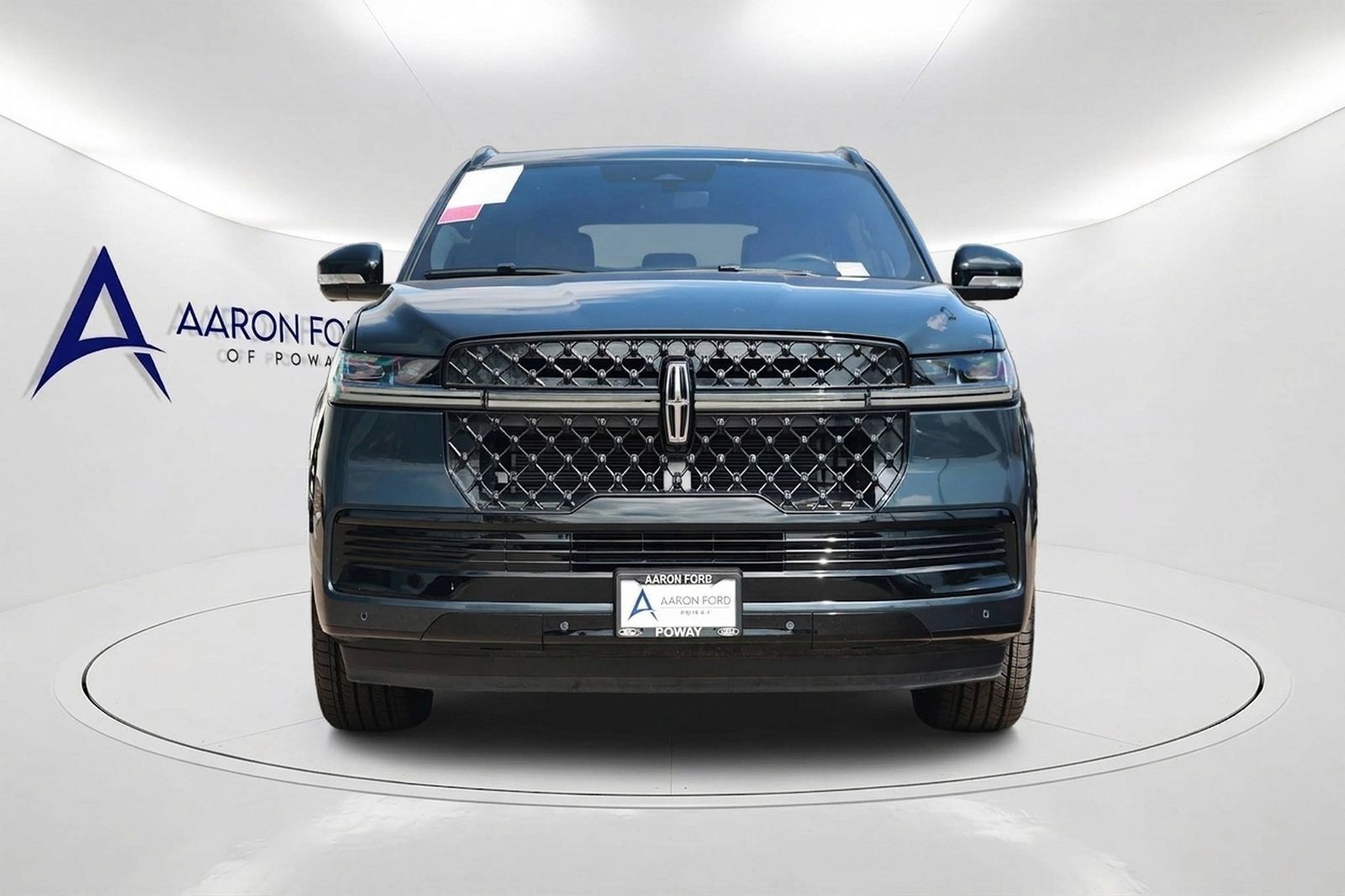 Used 2025 Lincoln Navigator L Reserve w/ Jet Appearance Package AWD/4WD image 2