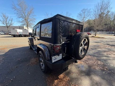 Used 2017 Jeep Wrangler Unlimited Sahara w/ Max Tow Package image 5