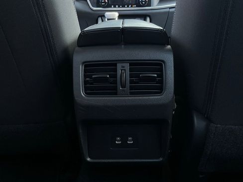 Used 2025 Nissan Rogue SV image 13