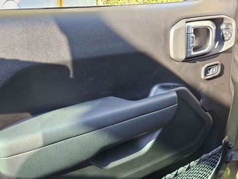 New 2025 Jeep Gladiator Sport image 14