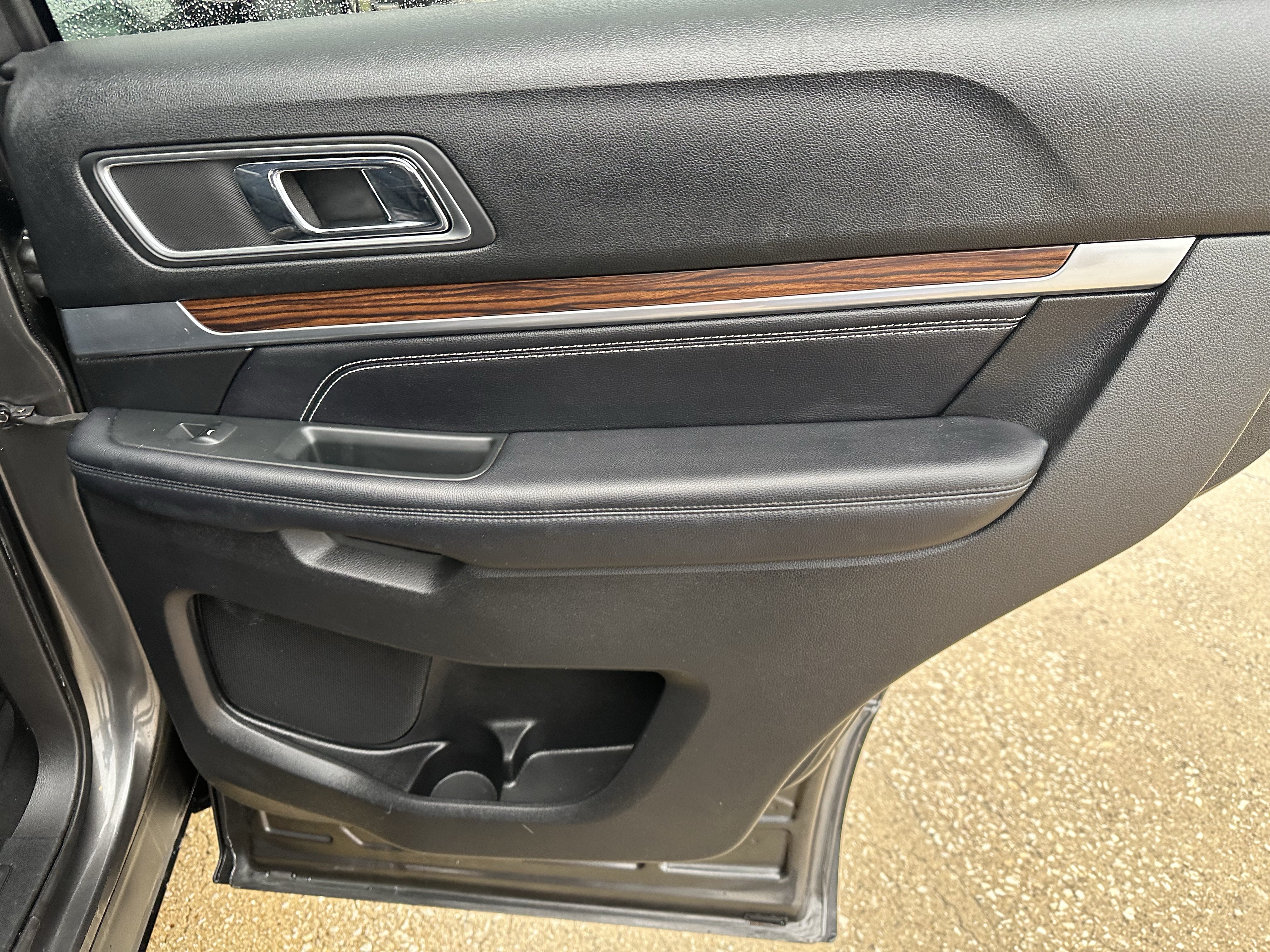 Used 2018 Ford Explorer Limited FWD image 7