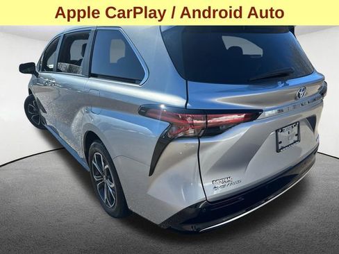 Used 2025 Toyota Sienna Platinum AWD/4WD image 8