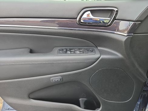 Used 2021 Jeep Grand Cherokee Overland image 13