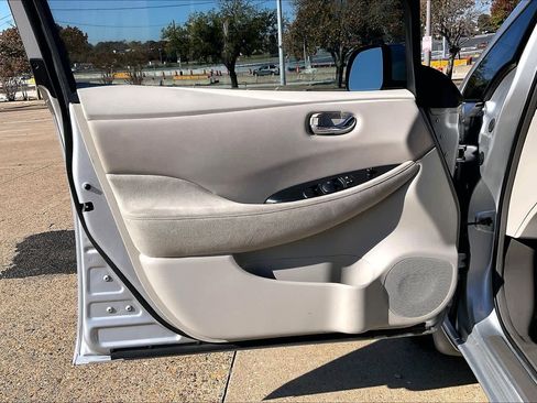 Used 2011 Nissan Leaf w/ Protection Pkg image 27