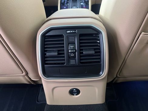 Certified 2025 Porsche Macan image 20