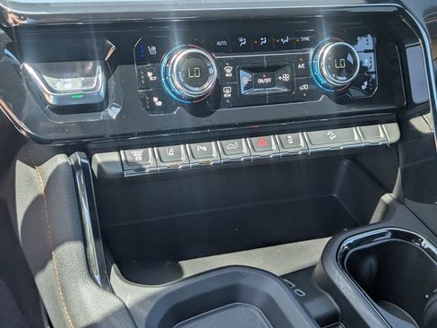 Used 2025 GMC Sierra 2500 AT4 w/ AT4 Premium Plus Package AWD/4WD image 29