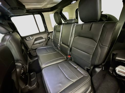 Used 2022 Jeep Wrangler Unlimited Sahara AWD/4WD image 29