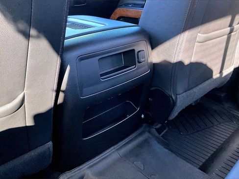 Used 2018 Chevrolet Silverado 1500 High Country image 34