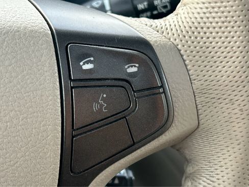 Used 2013 Toyota Sienna XLE image 30