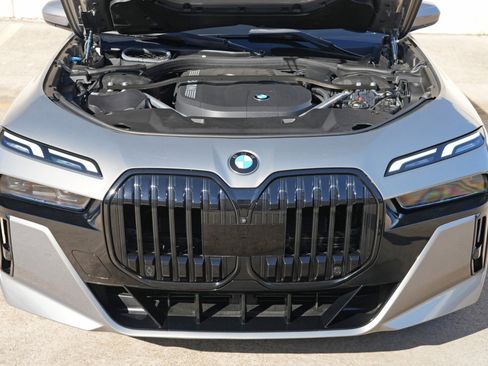 Used 2023 BMW 740i RWD image 8