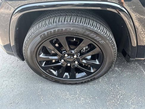 Used 2017 Jeep Grand Cherokee Altitude AWD/4WD image 12