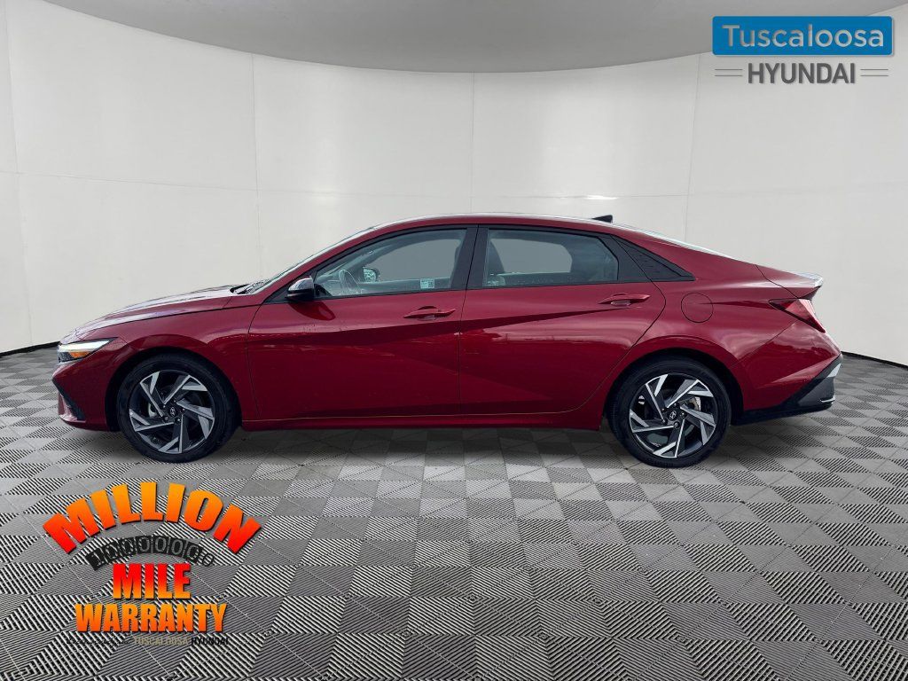 Used 2025 Hyundai Elantra Sport FWD image 7