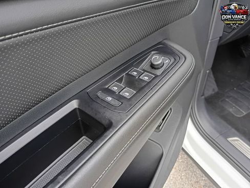 Used 2025 Volkswagen Atlas SE FWD image 11
