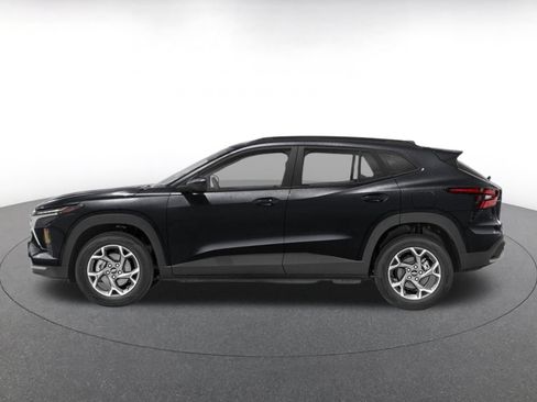 Used 2025 Chevrolet Trax LT FWD image 3