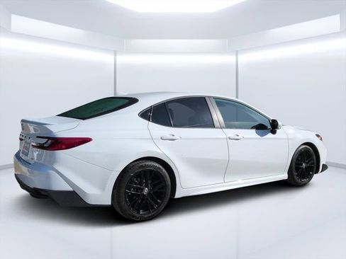 Used 2025 Toyota Camry SE FWD image 3
