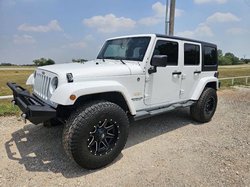 Used 2014 Jeep Wrangler Unlimited Sahara w/ Dual Top Group AWD/4WD image 1