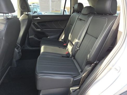 Used 2022 Volkswagen Tiguan SE image 11