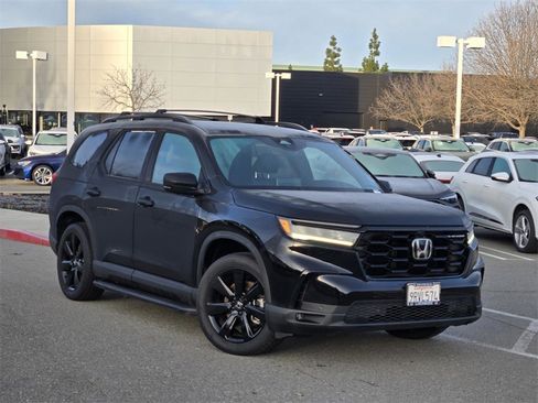 Used 2025 Honda Pilot Black Edition image 1