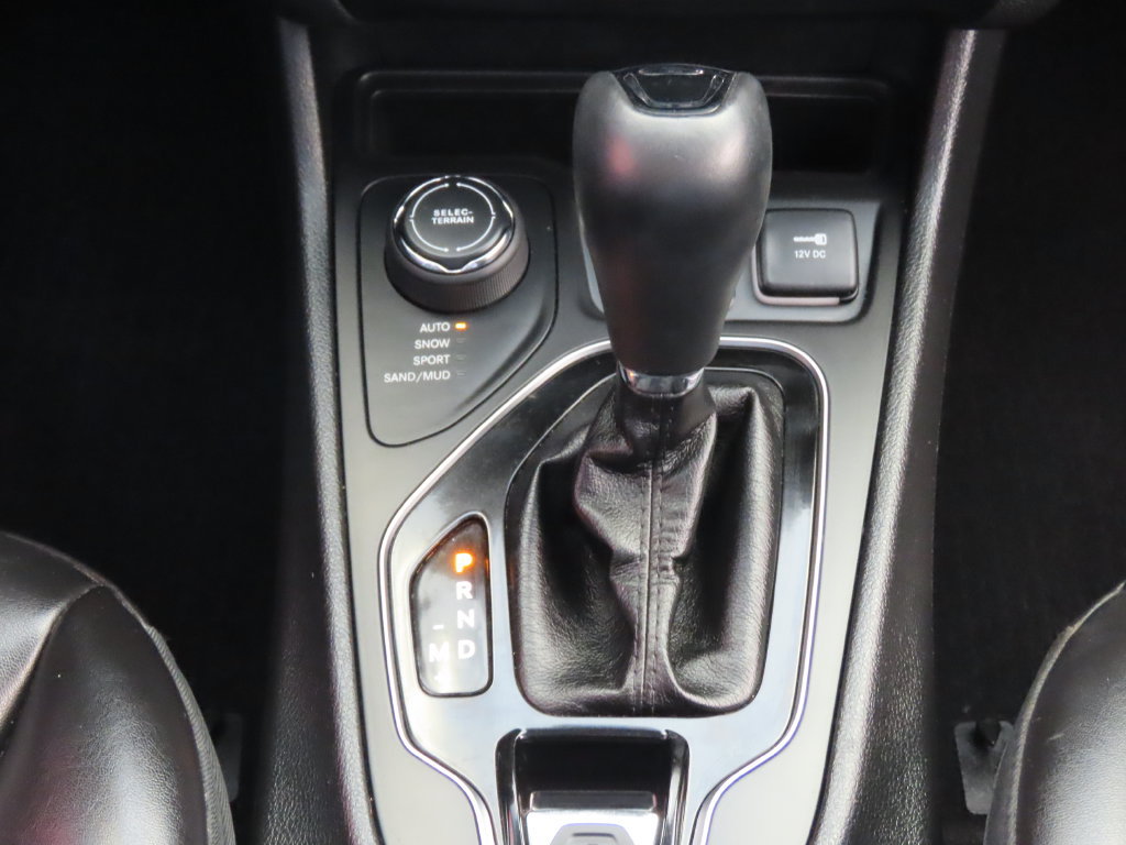 Used 2019 Jeep Cherokee Latitude Plus AWD/4WD image 48