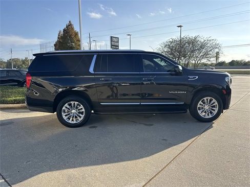 Used 2023 GMC Yukon XL SLT w/ SLT Premium Package image 4
