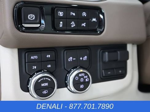 New 2026 GMC Yukon Denali w/ Denali Reserve Package AWD/4WD image 23