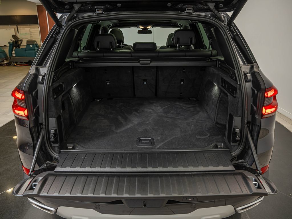 Used 2023 BMW X5 xDrive40i w/ Premium Package AWD/4WD image 38