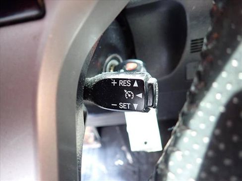 Used 2018 Toyota 4Runner SR5 AWD/4WD image 16