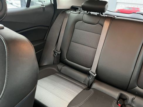 Used 2025 Chevrolet Trax LT w/ LT Convenience Package image 38