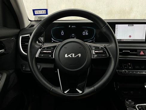Used 2025 Kia Seltos S image 34