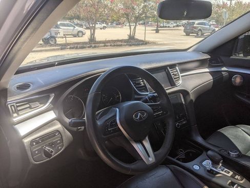 Used 2019 INFINITI QX50 Essential w/ Premium Heat Package FWD image 2