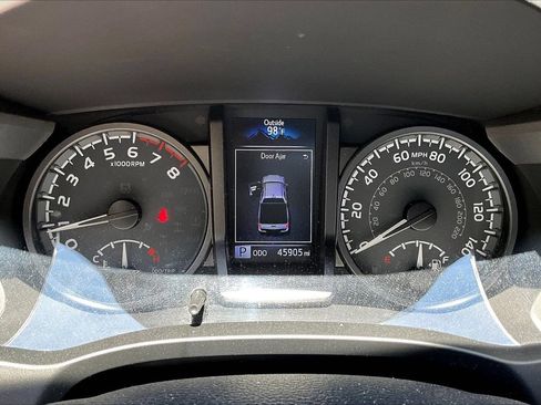 Used 2022 Toyota Tacoma TRD Off-Road w/ Technology Package AWD/4WD image 12