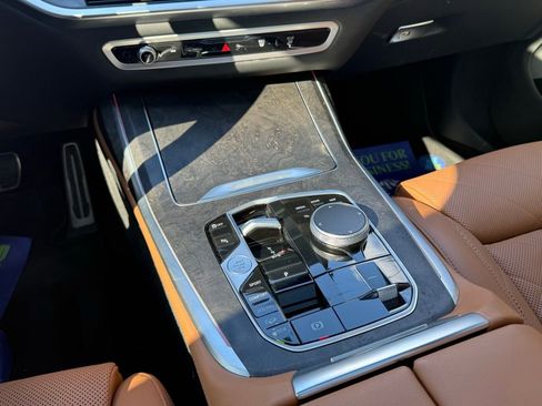 Used 2025 BMW X7 xDrive40i w/ M Sport Package AWD/4WD image 35