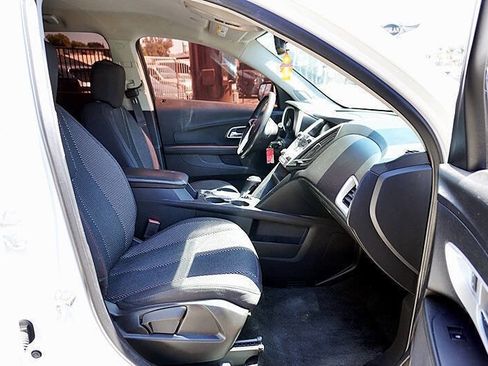 Used 2017 Chevrolet Equinox LT w/ Convenience Package image 12