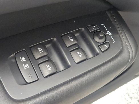 Used 2025 Volvo XC60 B5 Plus AWD/4WD image 20