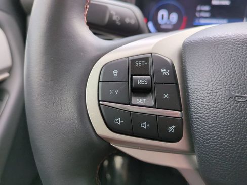 Used 2025 Ford Explorer Active w/ Active Comfort Package RWD image 24