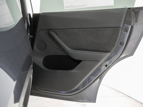 Used 2023 Tesla Model Y Long Range image 39