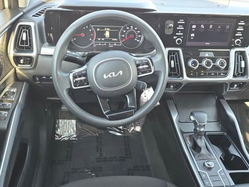 Used 2022 Kia Sorento LX FWD image 11