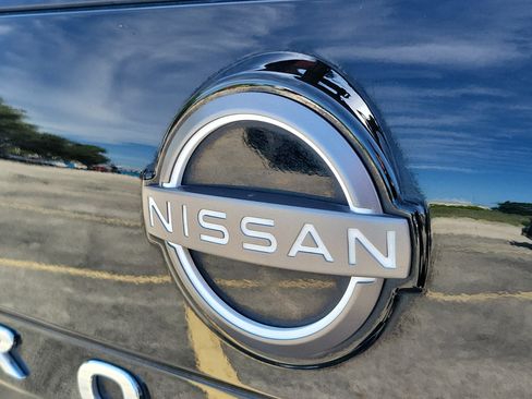 Used 2023 Nissan Rogue SL AWD/4WD image 6