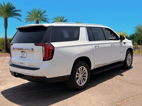 Used 2023 GMC Yukon XL SLT AWD/4WD image 5