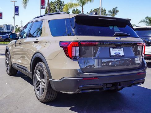 New 2026 Ford Explorer ST-Line w/ ST-Line Street Pack RWD image 4