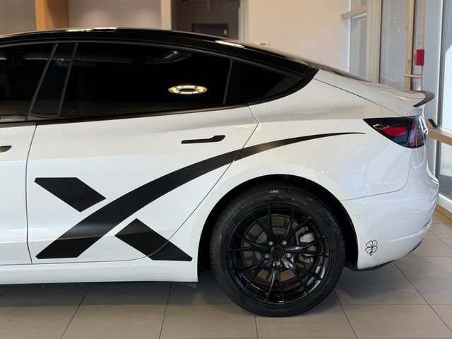 Used 2021 Tesla Model 3 Long Range AWD/4WD image 9