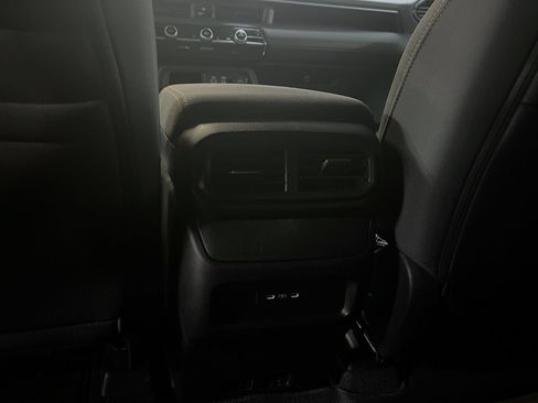 Used 2025 Honda Pilot Sport image 24