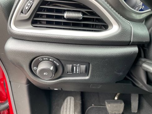 New 2026 Chrysler Pacifica Select AWD/4WD image 15