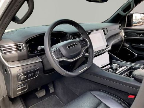 Used 2024 Jeep Wagoneer L Series II w/ Flexible Seating Group image 12