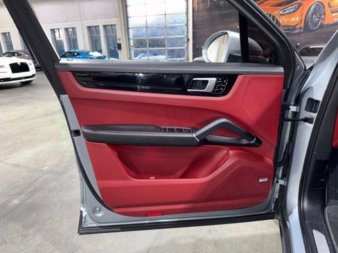 Used 2020 Porsche Cayenne image 49