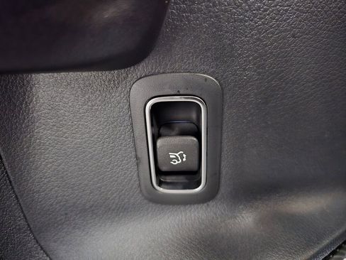 Certified 2025 Mercedes-Benz GLB 250 4MATIC image 30